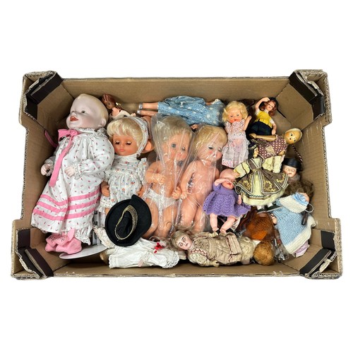 259 - 1950s onwards unboxed Doll collection, generally excellent to good, with toy dolls, tourist, modern ... 