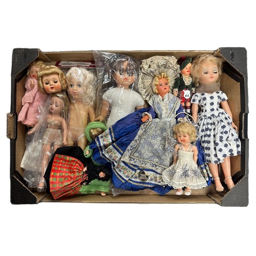 259 - 1950s onwards unboxed Doll collection, generally excellent to good, with toy dolls, tourist, modern ... 