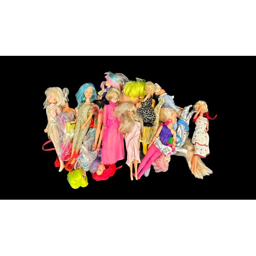 262 - 1970s onwards doll collection, mainly dressed, generally excellent to good, with range of Barbie, Si... 