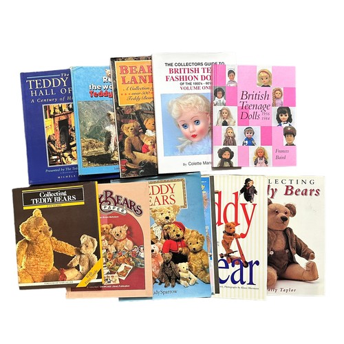 248 - Doll & Teddy collecting books, mostly hardback, generally excellent to good. Contents unchecked for ... 