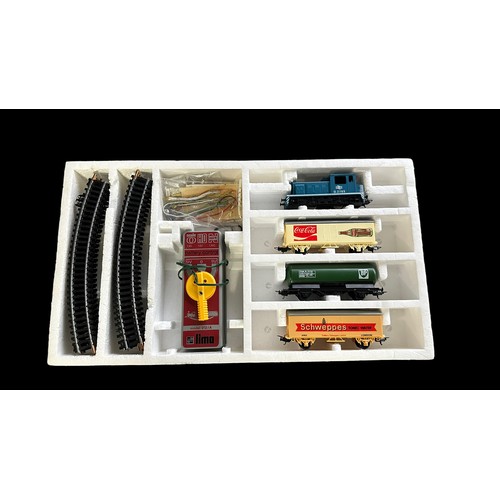 322 - Lima OO gauge collection, generally excellent in excellent to good plus boxes, with locomotive (3) i... 