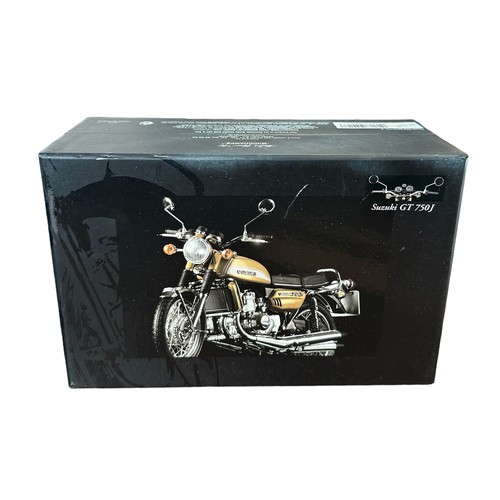 122 - Minichamps 1/12 1972 Suzuki GT 750J water cooled, gold No. 122 162100 (Classic Bike series No. 5), g... 