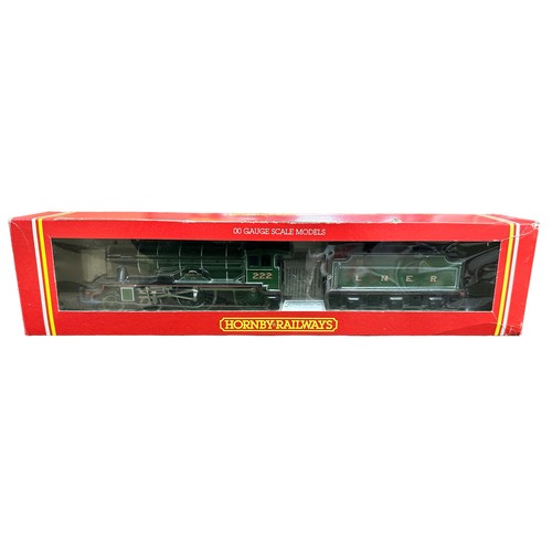 310 - Hornby LNER green 222 The Berkeley 4-4-0 locomotive and tender No. R123, generally excellent in good... 