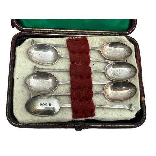 102 - A case of six silver tea spoons by Cooper Brothers & Sons Ltd, Sheffield 1927.