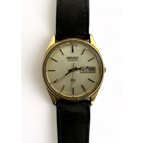 65 - Seiko SQ, Seiko SQ 8223-8010 Quartz, cream faced men’s wristwatch. Leather strap. Day/Date dial. Rev... 