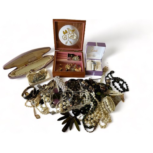 59 - An attractive wooden jewellery box containing costume jewellery items along with a selection of othe... 