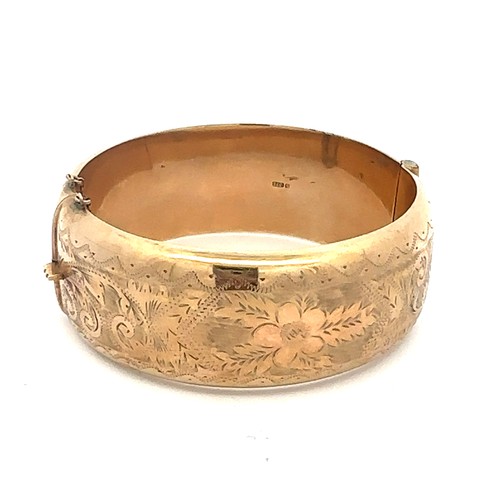 10 - 9ct gold hinged bangle with foliate design on one half and plain on the back. Hallmarks for Joseph S... 