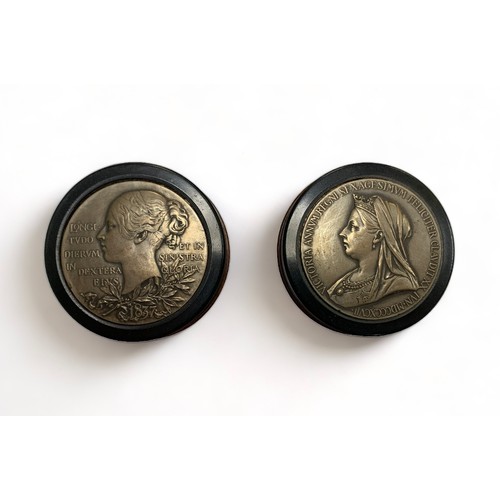 288 - Queen Victoria Golden Jubilee double sided young Victoria and Old Victoria pair of snuff / tobacco b... 