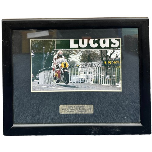 433 - 2x Framed Isle of Man signed pictures. Signed images of Geoff Duke and Mike Hailwood. Geoff Duke is ... 