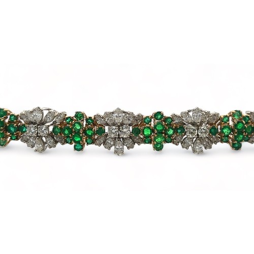 23 - An emerald and diamond bracelet with alternate links of diamonds and emeralds The 7 diamond links ea... 