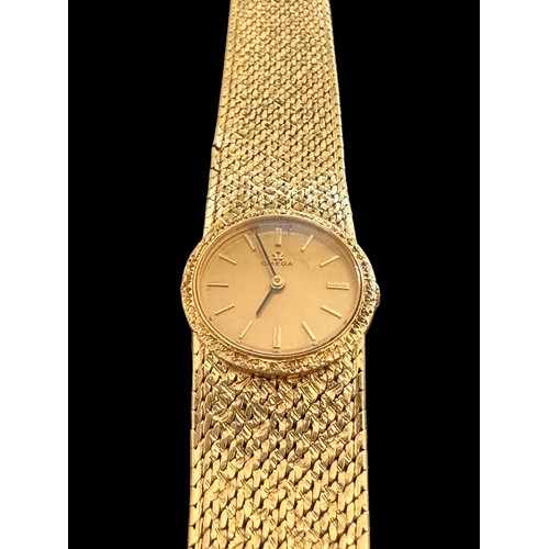 72 - Omega - A ladies Omega 18ct gold watch with hallmarked 18ct gold bracelet. Gold toned dial with bato... 