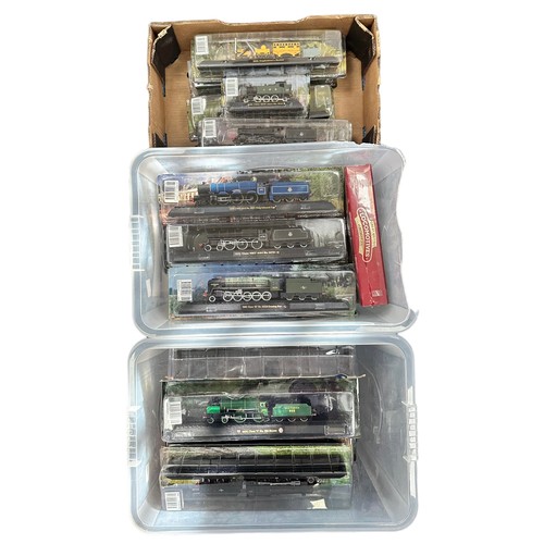 456 - Atlas Editions train collection, HO-OO to 1/100th scale, display only locomotives, generally excelle... 