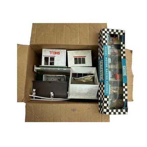 463 - 1960s onwards Scalextric collection, generally excellent to good, with Track Officials and Pit Crew ... 