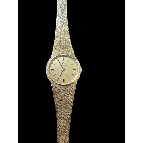 85 - Omega, Omega De Ville 18ct white gold ladies wristwatch with integrated reticulated bracelet, round ... 