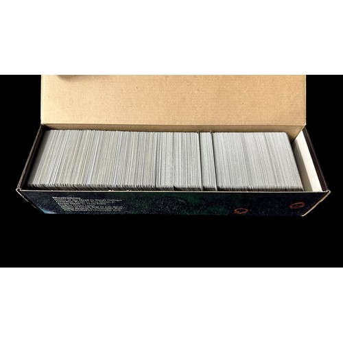 414 - Over 800 X Files trade cards. These cards are from The Premier 1996 set. Includes rare cards, duplic... 