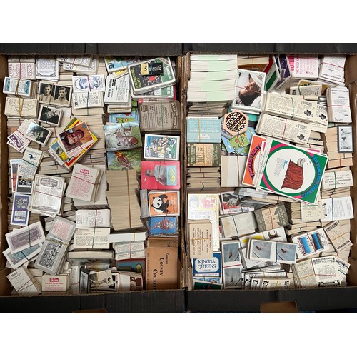 411 - Large accumulation of trade cards, mainly modern with some older, in two fruit trays, significant du... 