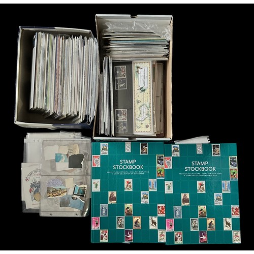 306 - Loose coln of UM commemorative presentation packs from 1970’s-1999 in 2 shoeboxes, also small range ... 