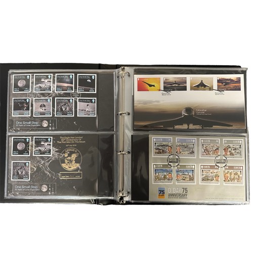 324 - Nearly all 2019 range of illustrated FDC’s in binder with sets, single stamp special events with GB ... 