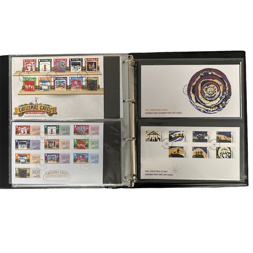 324 - Nearly all 2019 range of illustrated FDC’s in binder with sets, single stamp special events with GB ... 