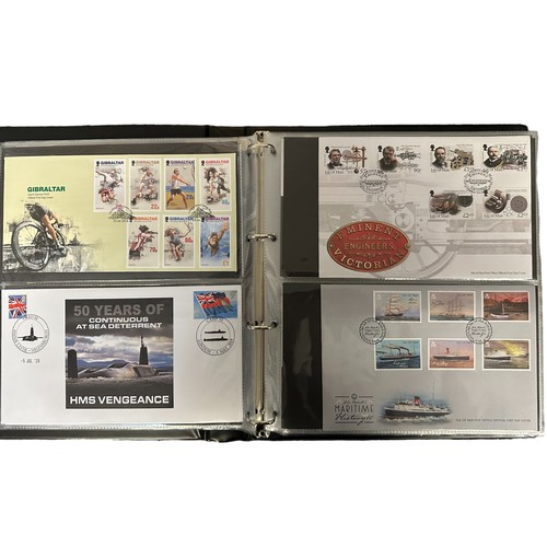 324 - Nearly all 2019 range of illustrated FDC’s in binder with sets, single stamp special events with GB ... 