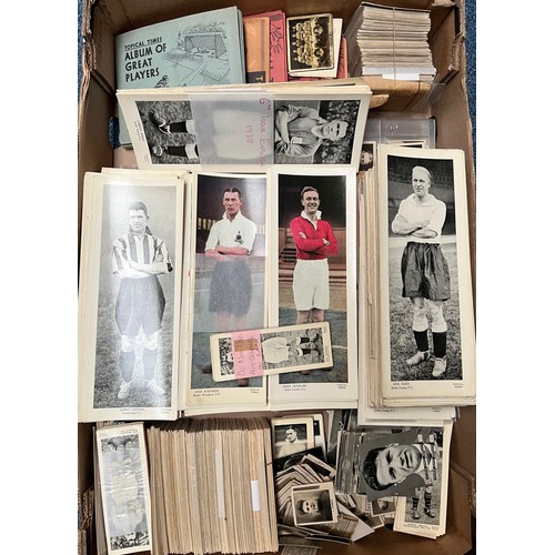 418 - Topical Times football card collection with large panel portraits colour (180+), black & white (420+... 