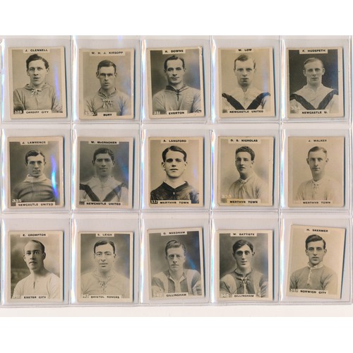 385 - Phillips Footballers Pinnace x 30 with examples from Everton, Manchester City, Newcastle United, Ful... 