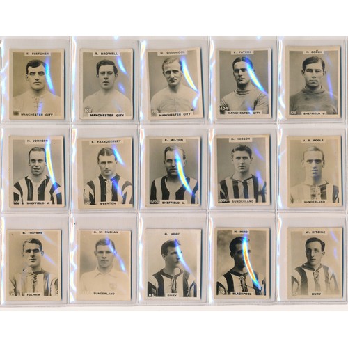 385 - Phillips Footballers Pinnace x 30 with examples from Everton, Manchester City, Newcastle United, Ful... 