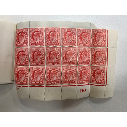 281A - Great Britain, 1902-11 M vals in small red booklet, including, pairs, ½d corner marginal block of ei... 