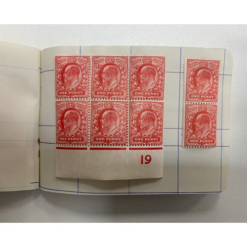 281A - Great Britain, 1902-11 M vals in small red booklet, including, pairs, ½d corner marginal block of ei... 