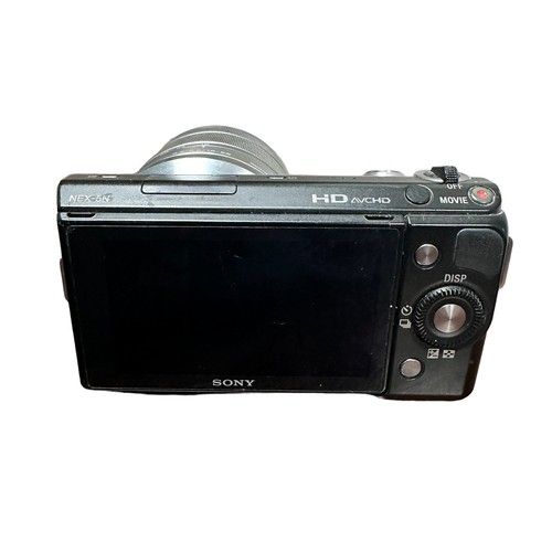 359 - Sony Nex-5N Camera. 16.1 CMOS sensor. 1080p HD video recording in AVCHD format. Includes camera bag,... 