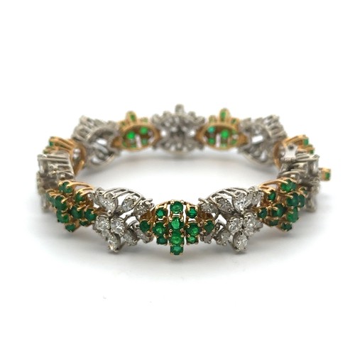24 - An emerald and diamond bracelet with alternate links of diamonds and emeralds The 7 diamond links ea... 