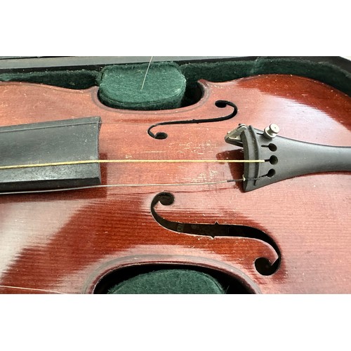 376 - 4/4 Murdoch & Co Of London 'The Maidstone' Violin  - Labelled inside. Circa early 20th century.  Gen... 