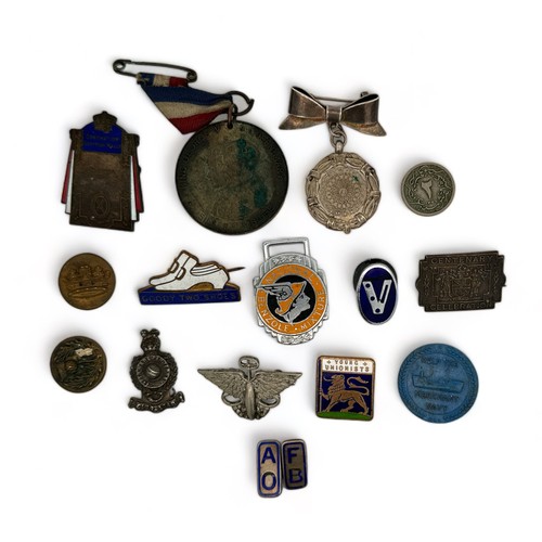 187 - A small collection of badges, medals, buttons etc. Includes: Austin Motor Company winged steering wh... 