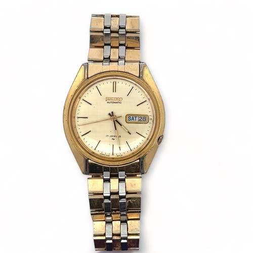 109 - A 1970s Seiko 1 jewel automatic gold plated watch with gold toned dial, baton hour markers and day/ ... 