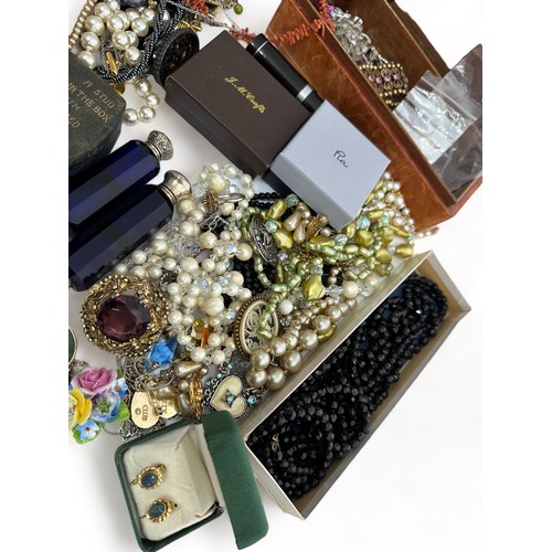 40 - An assortment of jewellery and other items, including opal triplet earrings, beads and hardstone jew... 