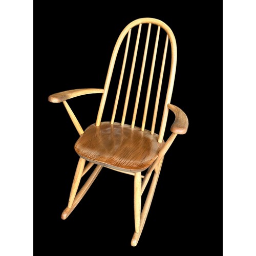 433 - An Ercol Goldsmiths Windsor rocking chair, c.1960, height 88cm, width 63cm, depth 77cm.