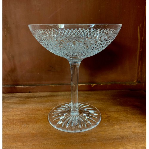 285 - Cumbria Crystal, range of Cumbria Crystal drinking vessels, to include, Gin Glass (20.5cm), Cocktail... 