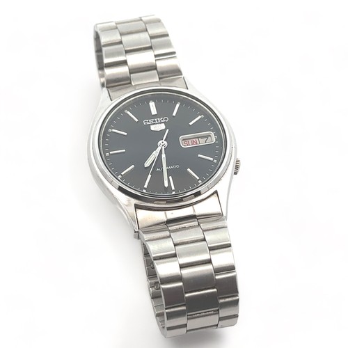 70 - Gents Seiko 5 automatic watch. Grey dial with day/date display. Case 35mm.  In working order at time... 