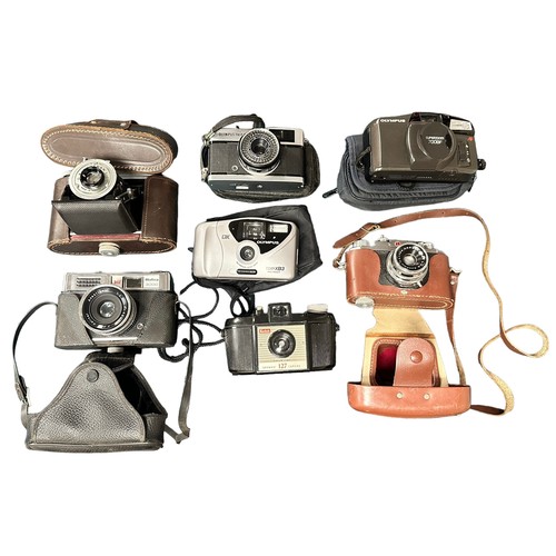 358 - A selection of 7 film cameras. Cameras are 1x Kodak Brownie 127, 1x Olympus superzoom 700BF, Olympus... 