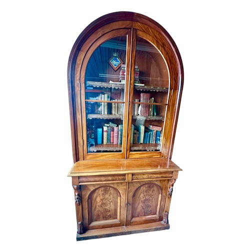 438 - Large Victorian dome topped glazed bookcase. 2 glazed doors and 3 internal shelves to top section, b... 