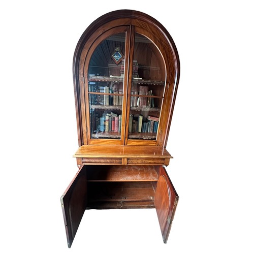 438 - Large Victorian dome topped glazed bookcase. 2 glazed doors and 3 internal shelves to top section, b... 