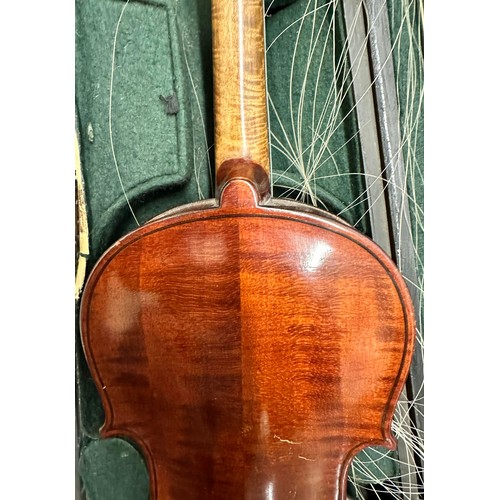 376 - 4/4 Murdoch & Co Of London 'The Maidstone' Violin  - Labelled inside. Circa early 20th century.  Gen... 