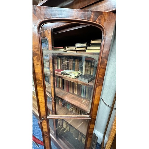 439 - Victorian mahogany glazed bookcase with 2 glazed doors, 4 internal shelves, lock with key. One windo... 