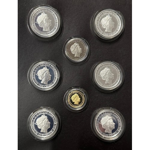 197 - In Flanders Fields Museum Official medal set of 8 in presentation folder, including 9ct gold medal, ... 