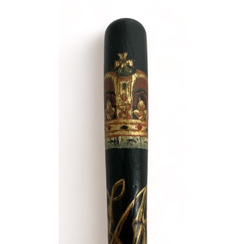 69 - Victorian short hand painted wooden police truncheon, gilt lettering with VR insignia below crown. T... 