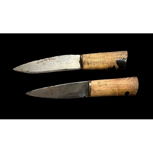 51 - Nepalese / Gurkha Regiment Kukri knife dagger. Flat wooden pommel with a carved wooden grip and hook... 