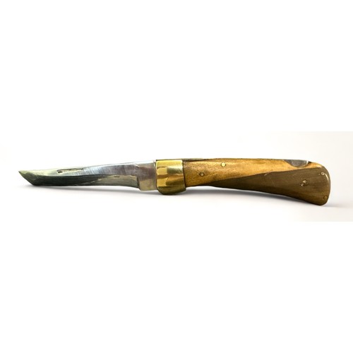 60A - Horn handle folding tanto knife, brass fittings. Blade length 11cm, overall length 12.5cm.