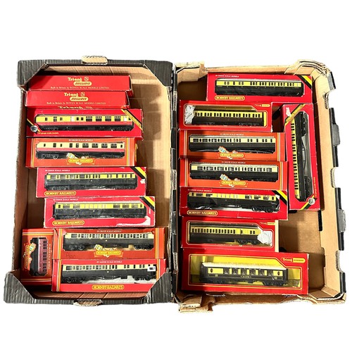 454 - Hornby coach collection, range of liveries, generally excellent in excellent to good boxes. Contents... 