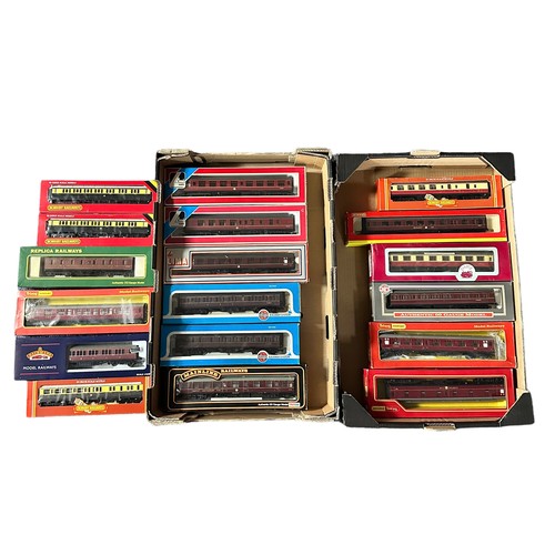 387 - 00 gauge coach collection, range of Airfix, Dapol, Hornby, etc., generally excellent in excellent to... 