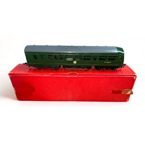 471 - Hornby Triang BR green M79628 Diesel Railcar No. R157, generally excellent in excellent to good plus... 